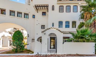 Gerenoveerd luxe appartement te koop op een steenworp van het strand en het centrum van Puerto Banus, Marbella 789026 