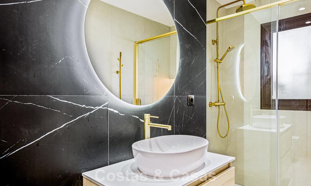 Gerenoveerd luxe appartement te koop op een steenworp van het strand en het centrum van Puerto Banus, Marbella 789031