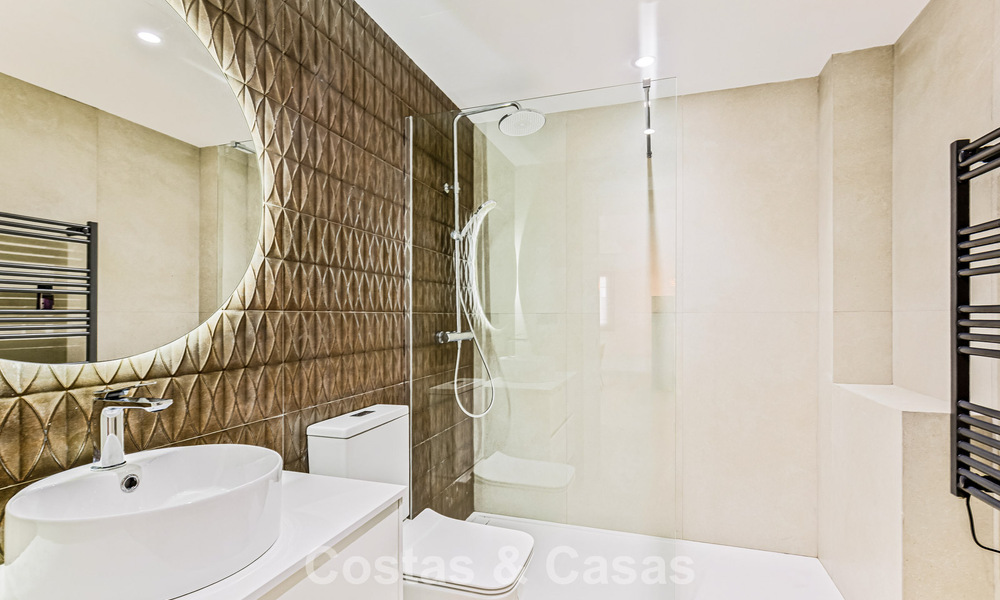 Gerenoveerd luxe appartement te koop op een steenworp van het strand en het centrum van Puerto Banus, Marbella 789032