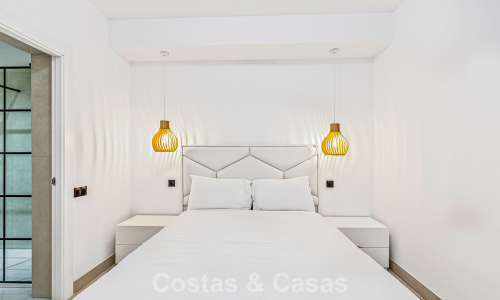 Gerenoveerd luxe appartement te koop op een steenworp van het strand en het centrum van Puerto Banus, Marbella 789035