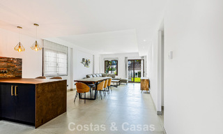 Gerenoveerd luxe appartement te koop op een steenworp van het strand en het centrum van Puerto Banus, Marbella 789039 