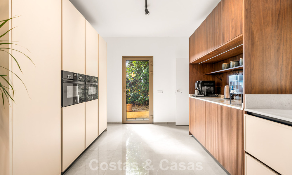 Authentieke Mediterrane villa met een modern interieur en magnifiek zeezicht te koop in Estepona West 788971