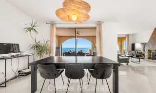 Authentieke Mediterrane villa met een modern interieur en magnifiek zeezicht te koop in Estepona West 788973 