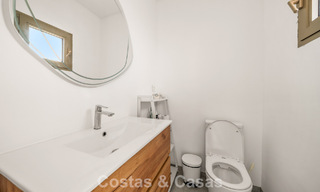 Authentieke Mediterrane villa met een modern interieur en magnifiek zeezicht te koop in Estepona West 788982 