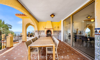 Authentieke Mediterrane villa met een modern interieur en magnifiek zeezicht te koop in Estepona West 788985 