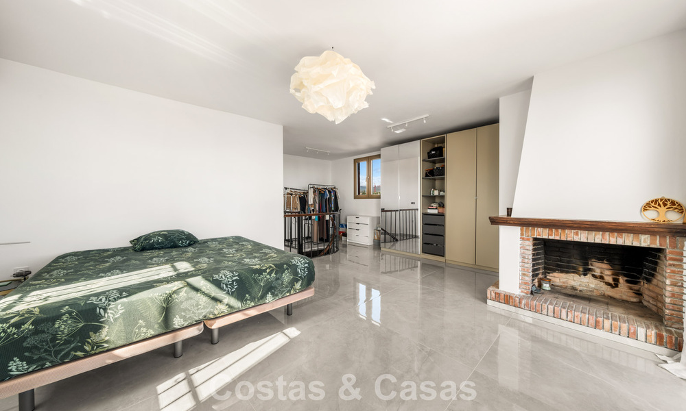 Authentieke Mediterrane villa met een modern interieur en magnifiek zeezicht te koop in Estepona West 788993