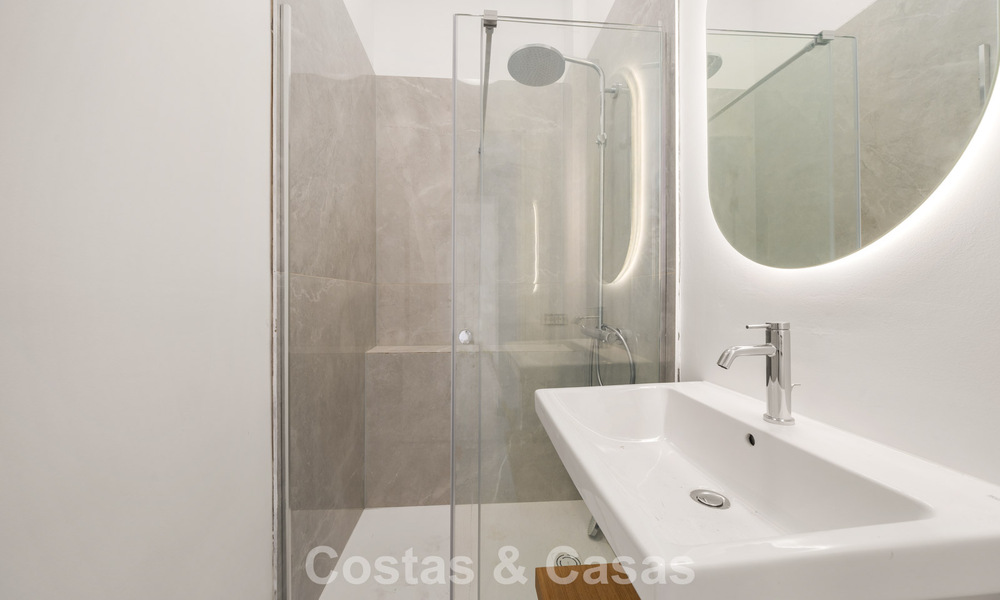 Authentieke Mediterrane villa met een modern interieur en magnifiek zeezicht te koop in Estepona West 788997