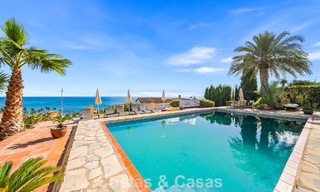 Authentieke Mediterrane villa met een modern interieur en magnifiek zeezicht te koop in Estepona West 789005 
