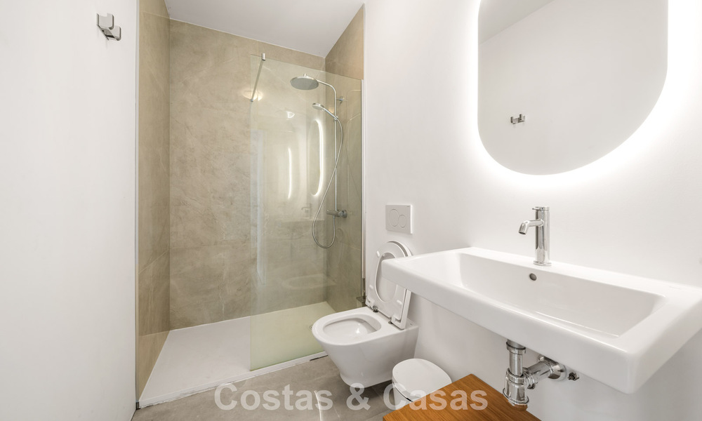 Authentieke Mediterrane villa met een modern interieur en magnifiek zeezicht te koop in Estepona West 789009