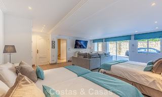 Grote villa in Spaanse stijl te koop grenzend aan een eersteklas golfbaan, gated in La Quinta, Marbella - Benahavis 789241 