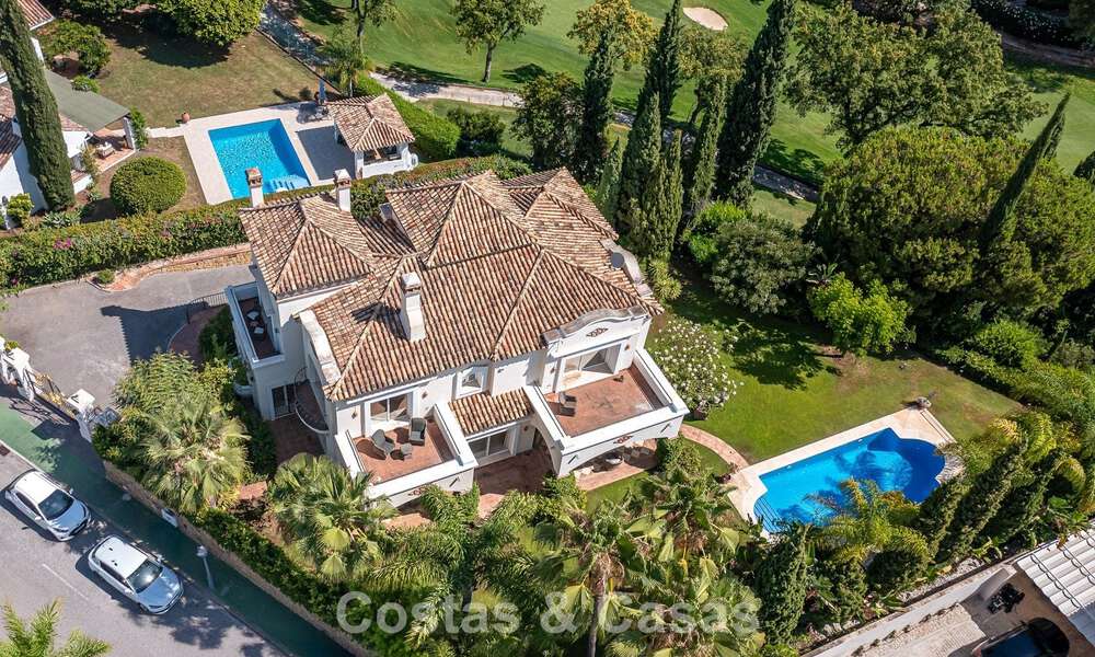 Grote villa in Spaanse stijl te koop grenzend aan een eersteklas golfbaan, gated in La Quinta, Marbella - Benahavis 789244