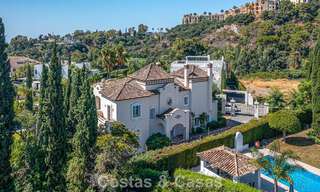 Grote villa in Spaanse stijl te koop grenzend aan een eersteklas golfbaan, gated in La Quinta, Marbella - Benahavis 789245 