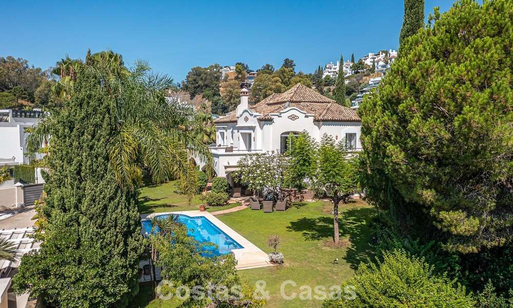 Grote villa in Spaanse stijl te koop grenzend aan een eersteklas golfbaan, gated in La Quinta, Marbella - Benahavis 789246