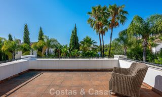 Grote villa in Spaanse stijl te koop grenzend aan een eersteklas golfbaan, gated in La Quinta, Marbella - Benahavis 789258 