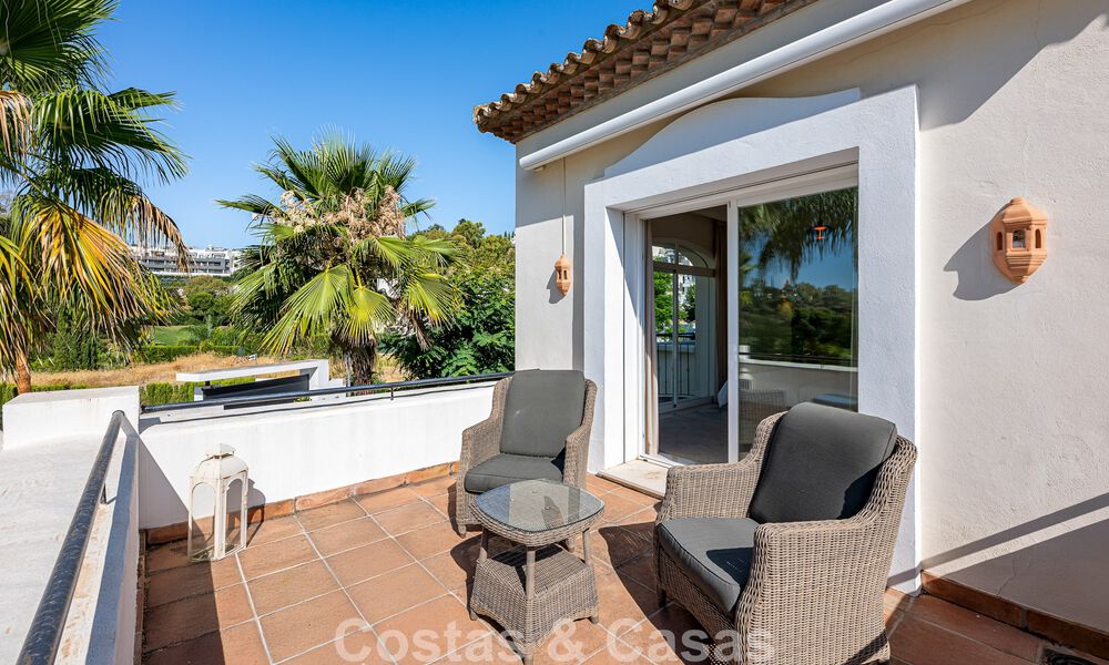 Grote villa in Spaanse stijl te koop grenzend aan een eersteklas golfbaan, gated in La Quinta, Marbella - Benahavis 789267