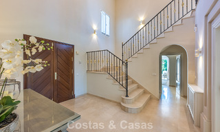 Grote villa in Spaanse stijl te koop grenzend aan een eersteklas golfbaan, gated in La Quinta, Marbella - Benahavis 789272 