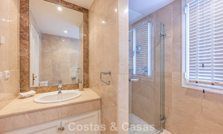 Grote villa in Spaanse stijl te koop grenzend aan een eersteklas golfbaan, gated in La Quinta, Marbella - Benahavis 789277 