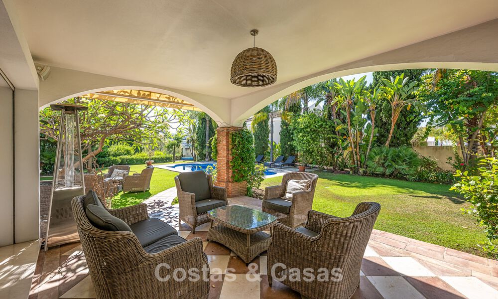 Grote villa in Spaanse stijl te koop grenzend aan een eersteklas golfbaan, gated in La Quinta, Marbella - Benahavis 789280