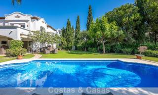 Grote villa in Spaanse stijl te koop grenzend aan een eersteklas golfbaan, gated in La Quinta, Marbella - Benahavis 789286 