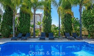 Grote villa in Spaanse stijl te koop grenzend aan een eersteklas golfbaan, gated in La Quinta, Marbella - Benahavis 789289 