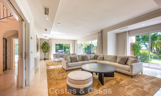 Grote villa in Spaanse stijl te koop grenzend aan een eersteklas golfbaan, gated in La Quinta, Marbella - Benahavis 789290 