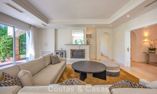 Grote villa in Spaanse stijl te koop grenzend aan een eersteklas golfbaan, gated in La Quinta, Marbella - Benahavis 789292 