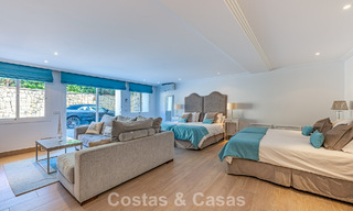 Grote villa in Spaanse stijl te koop grenzend aan een eersteklas golfbaan, gated in La Quinta, Marbella - Benahavis 789299 