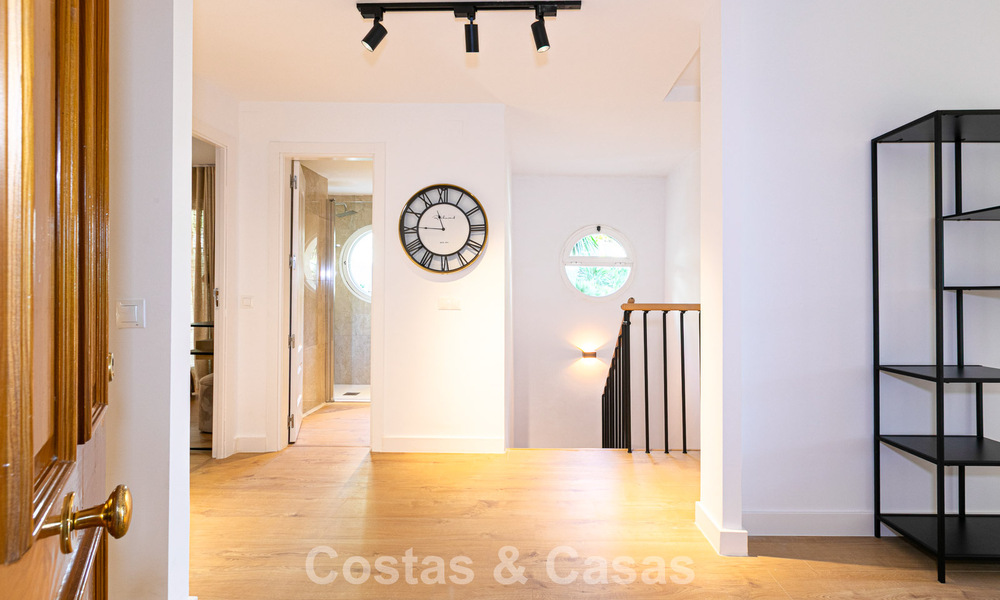 Gerenoveerd appartement te koop op loopafstand van lokale voorzieningen en Puerto Banus in Nueva Andalucia, Marbella 789334