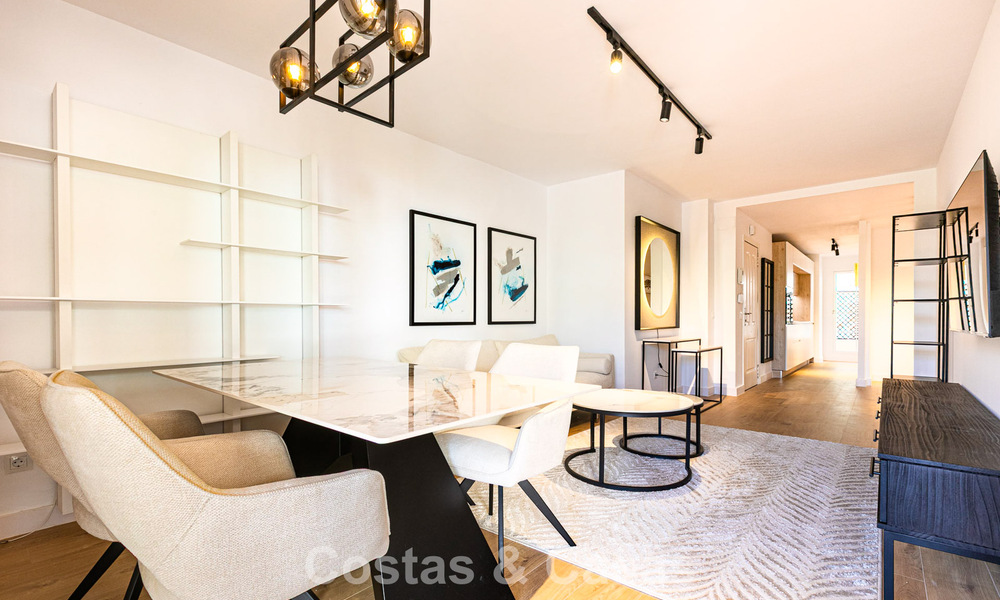 Gerenoveerd appartement te koop op loopafstand van lokale voorzieningen en Puerto Banus in Nueva Andalucia, Marbella 789339