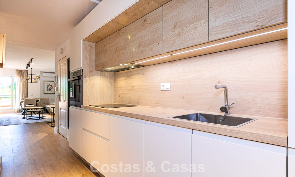Gerenoveerd appartement te koop op loopafstand van lokale voorzieningen en Puerto Banus in Nueva Andalucia, Marbella 789347
