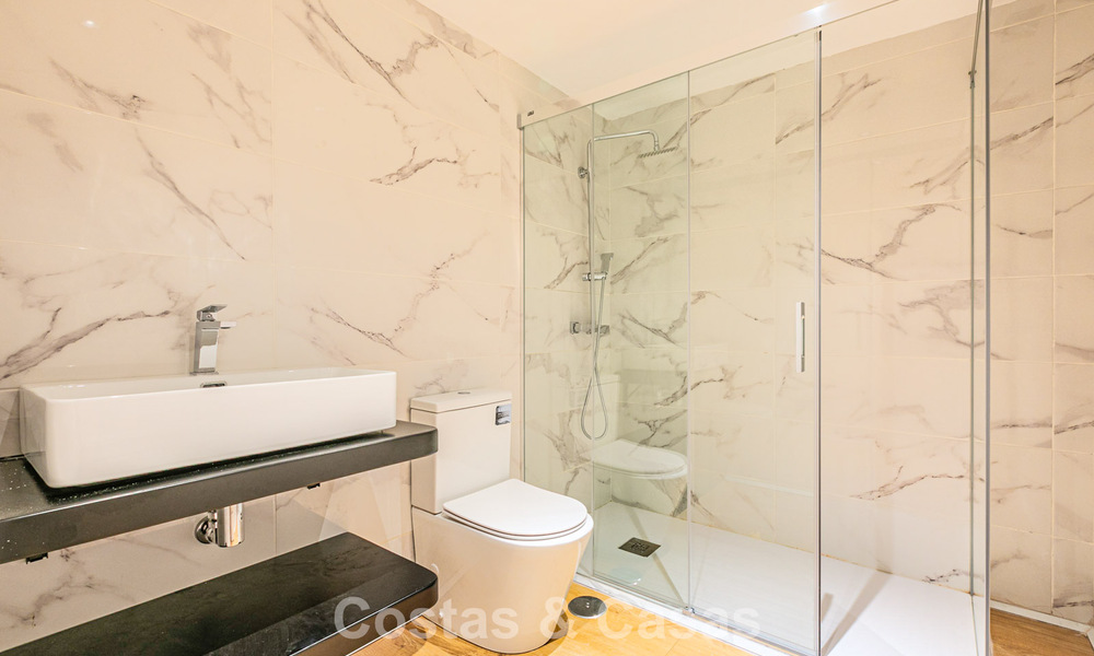 Gerenoveerd appartement te koop op loopafstand van lokale voorzieningen en Puerto Banus in Nueva Andalucia, Marbella 789360