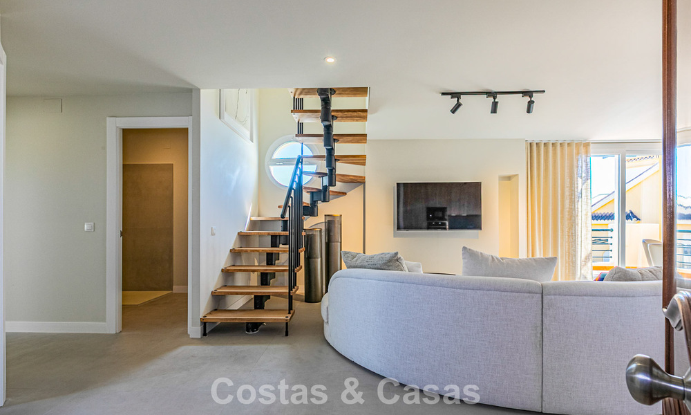 Duplex penthouse met zeezicht te koop op loopafstand van alle voorzieningen en Puerto Banus in Nueva Andalucia, Marbella 789307