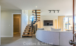 Duplex penthouse met zeezicht te koop op loopafstand van alle voorzieningen en Puerto Banus in Nueva Andalucia, Marbella 789307 