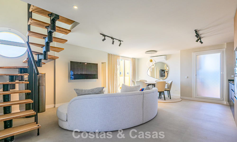 Duplex penthouse met zeezicht te koop op loopafstand van alle voorzieningen en Puerto Banus in Nueva Andalucia, Marbella 789308