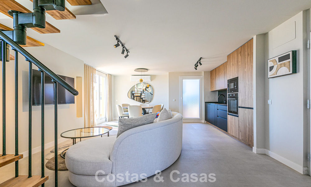 Duplex penthouse met zeezicht te koop op loopafstand van alle voorzieningen en Puerto Banus in Nueva Andalucia, Marbella 789309