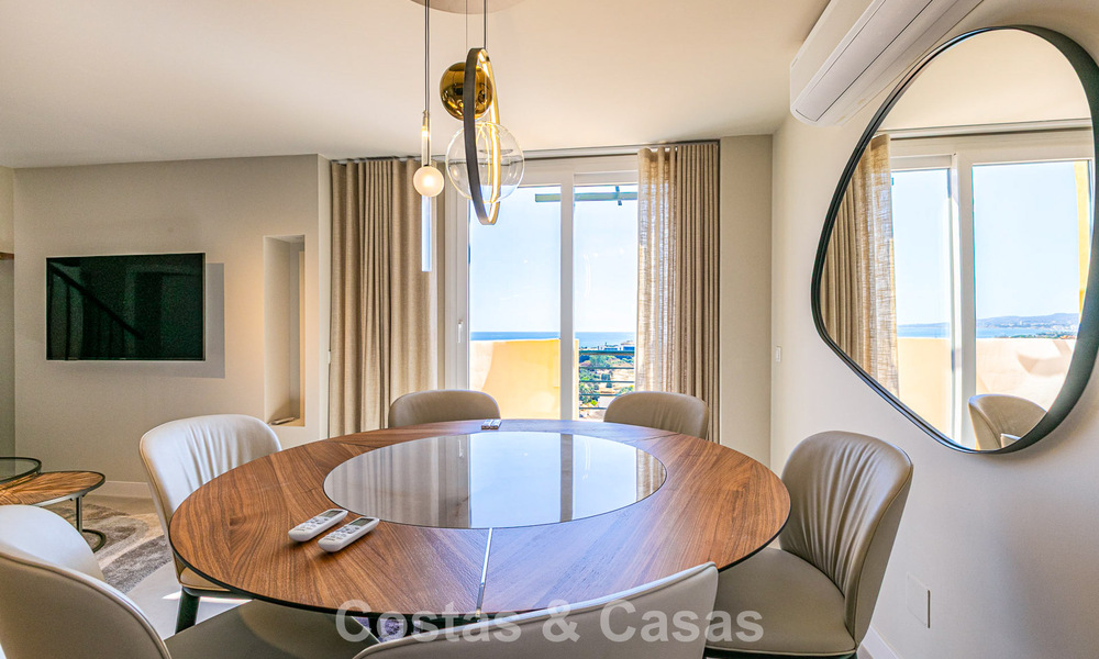 Duplex penthouse met zeezicht te koop op loopafstand van alle voorzieningen en Puerto Banus in Nueva Andalucia, Marbella 789313