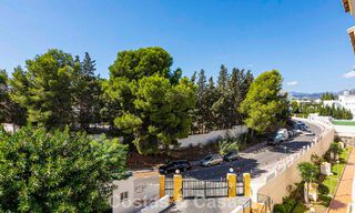 Duplex penthouse met zeezicht te koop op loopafstand van alle voorzieningen en Puerto Banus in Nueva Andalucia, Marbella 789315 