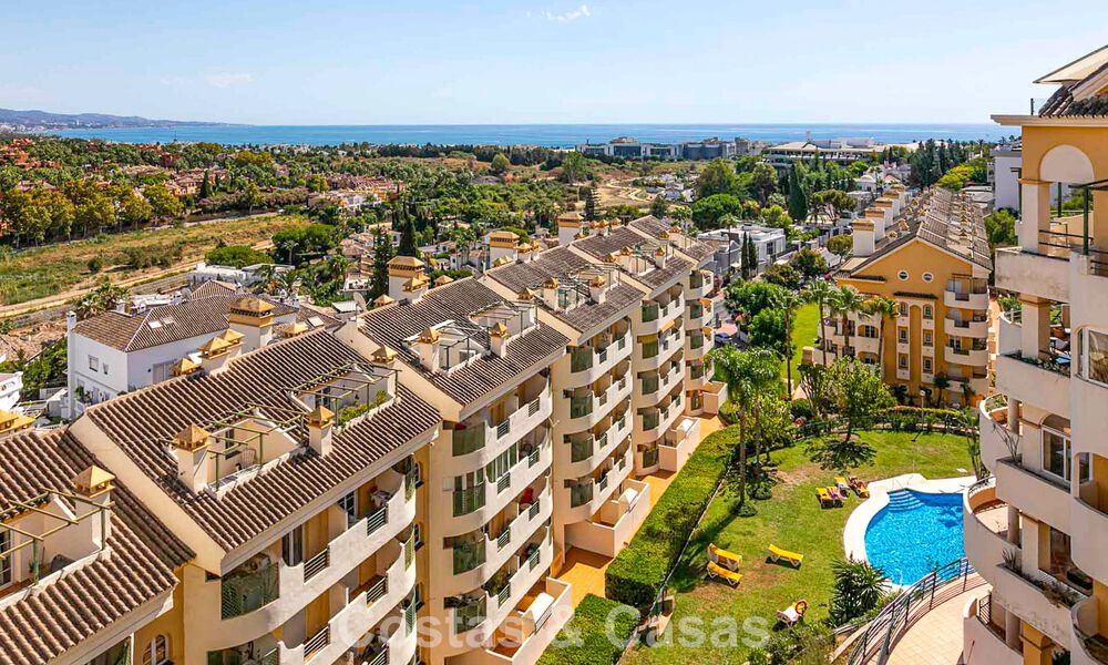 Duplex penthouse met zeezicht te koop op loopafstand van alle voorzieningen en Puerto Banus in Nueva Andalucia, Marbella 789317