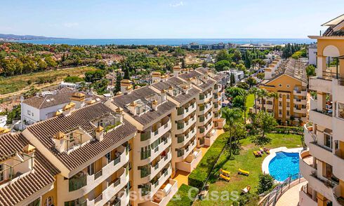 Duplex penthouse met zeezicht te koop op loopafstand van alle voorzieningen en Puerto Banus in Nueva Andalucia, Marbella 789317