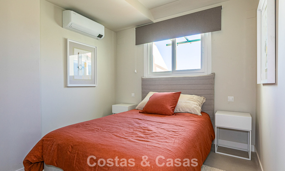 Duplex penthouse met zeezicht te koop op loopafstand van alle voorzieningen en Puerto Banus in Nueva Andalucia, Marbella 789322