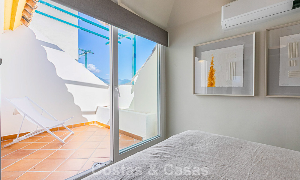 Duplex penthouse met zeezicht te koop op loopafstand van alle voorzieningen en Puerto Banus in Nueva Andalucia, Marbella 789327