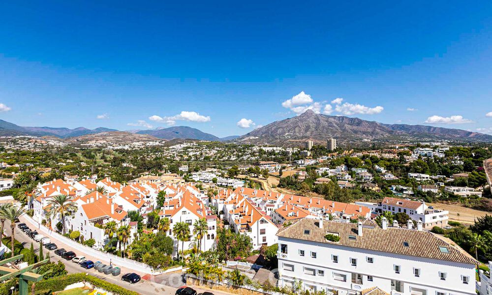 Duplex penthouse met zeezicht te koop op loopafstand van alle voorzieningen en Puerto Banus in Nueva Andalucia, Marbella 789328