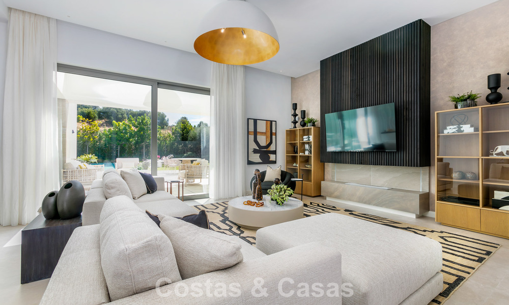 Instapklare, luxevilla met minimalistische architectuur te koop op de New Golden Mile tussen Marbella en Estepona 789678