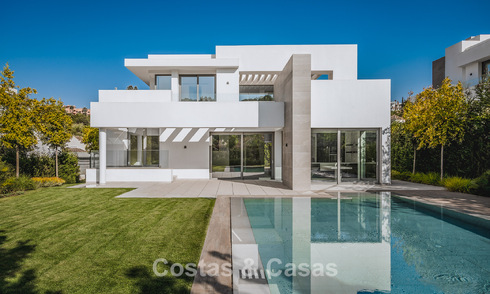 Instapklare, luxevilla met minimalistische architectuur te koop op de New Golden Mile tussen Marbella en Estepona 789681