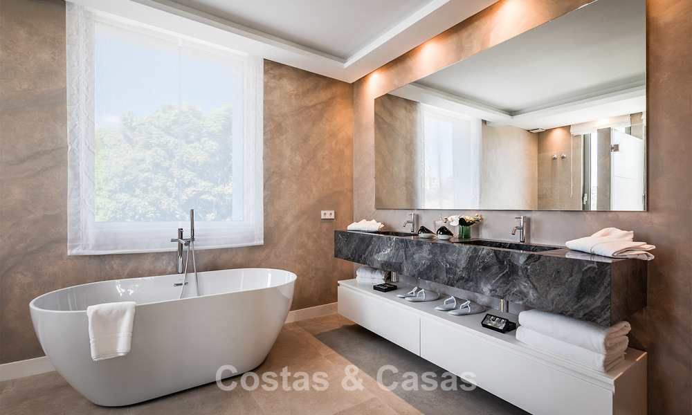 Instapklare, luxevilla met minimalistische architectuur te koop op de New Golden Mile tussen Marbella en Estepona 789691