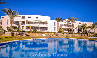 Instapklaar, contemporain appartement met panoramisch zeezicht te koop ten oosten van Marbella 789384 