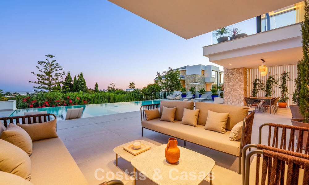 Exclusieve hedendaagse luxevilla te koop binnen een beveiligde gemeenschap in La Quinta, Benahavis - Marbella 789400