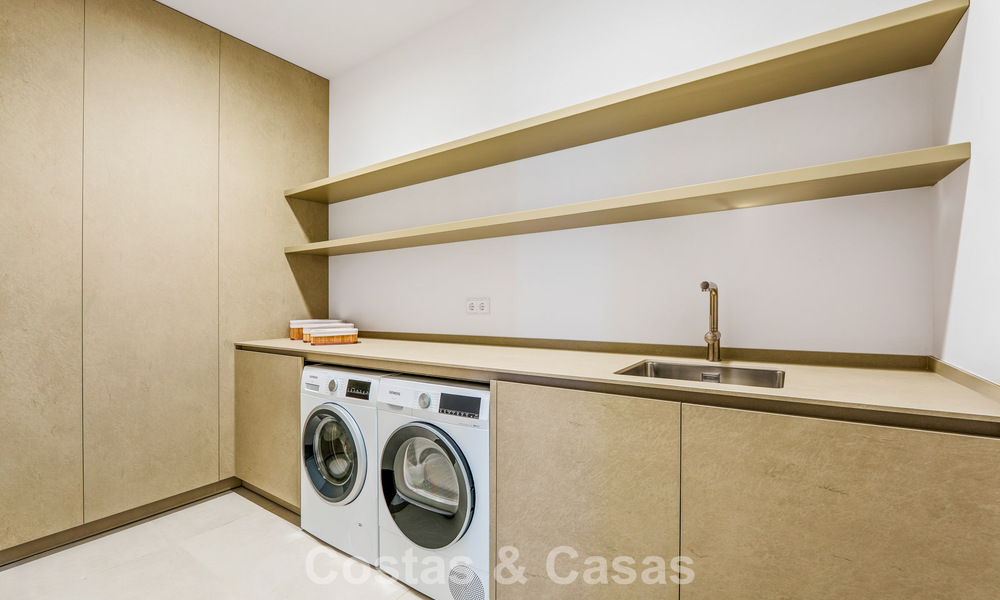 Exclusieve hedendaagse luxevilla te koop binnen een beveiligde gemeenschap in La Quinta, Benahavis - Marbella 789414