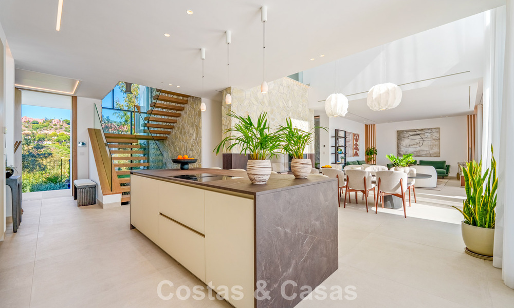 Exclusieve hedendaagse luxevilla te koop binnen een beveiligde gemeenschap in La Quinta, Benahavis - Marbella 789420