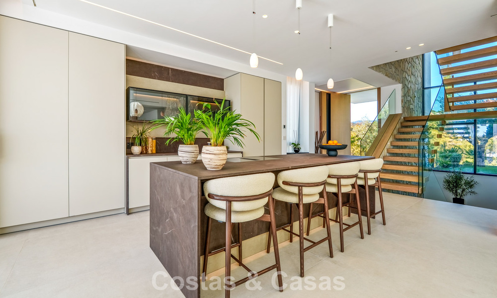 Exclusieve hedendaagse luxevilla te koop binnen een beveiligde gemeenschap in La Quinta, Benahavis - Marbella 789422